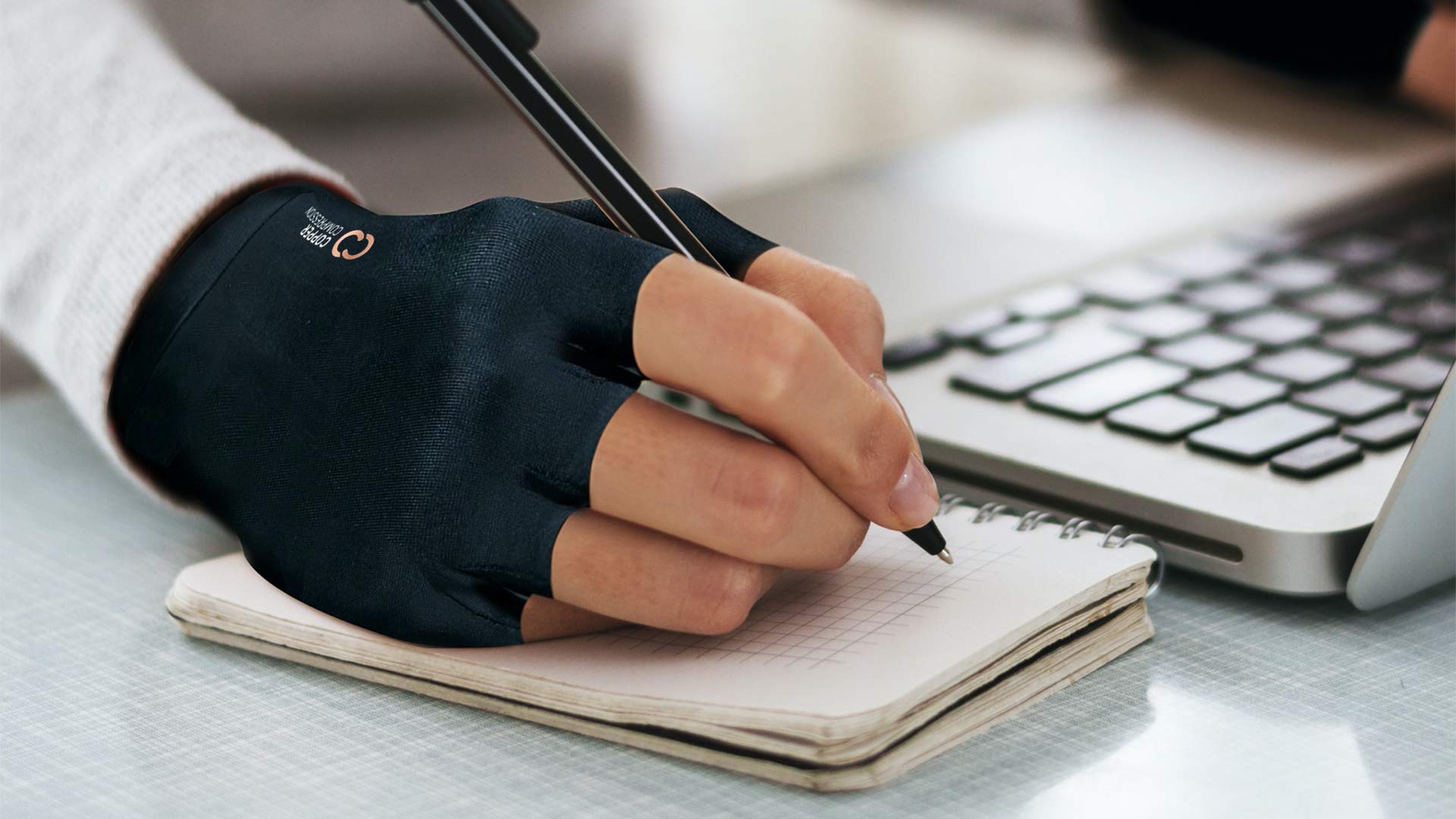 Copper Compression Arthritis Gloves machine-washable design simplifies care and longevity.