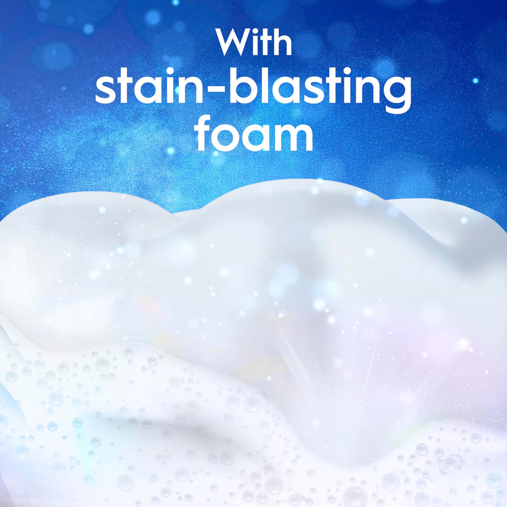 Crest 3D White Advanced Luminous Mint close-up showing whitening formula.
