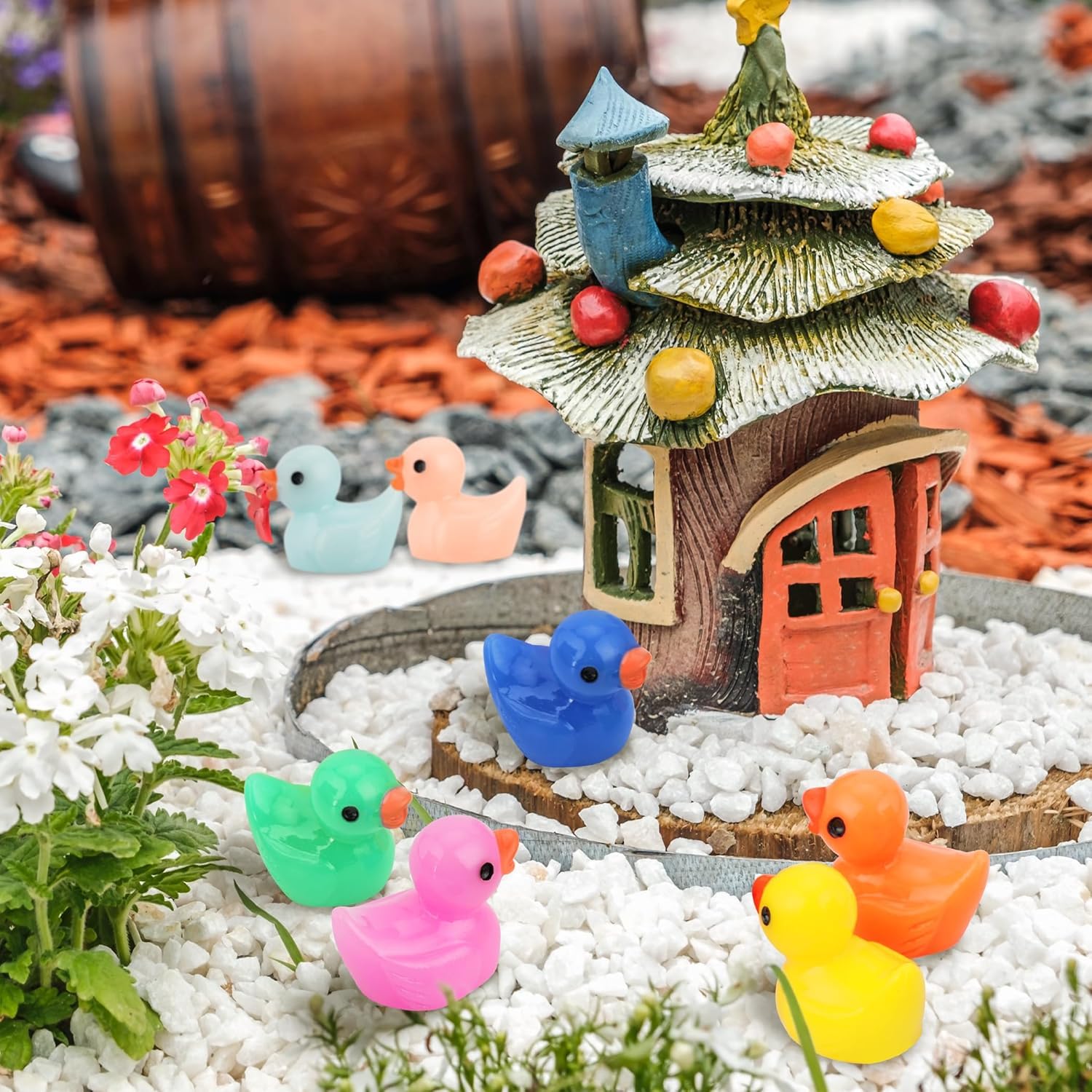 CRTWDMAN ducks used as aquarium decoration for visual scenes