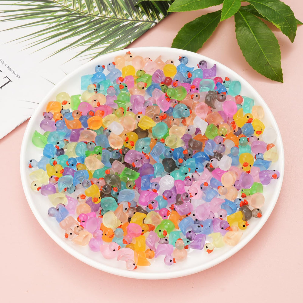 CRTWDMAN 16 vibrant colors create contrast in displays and crafts.