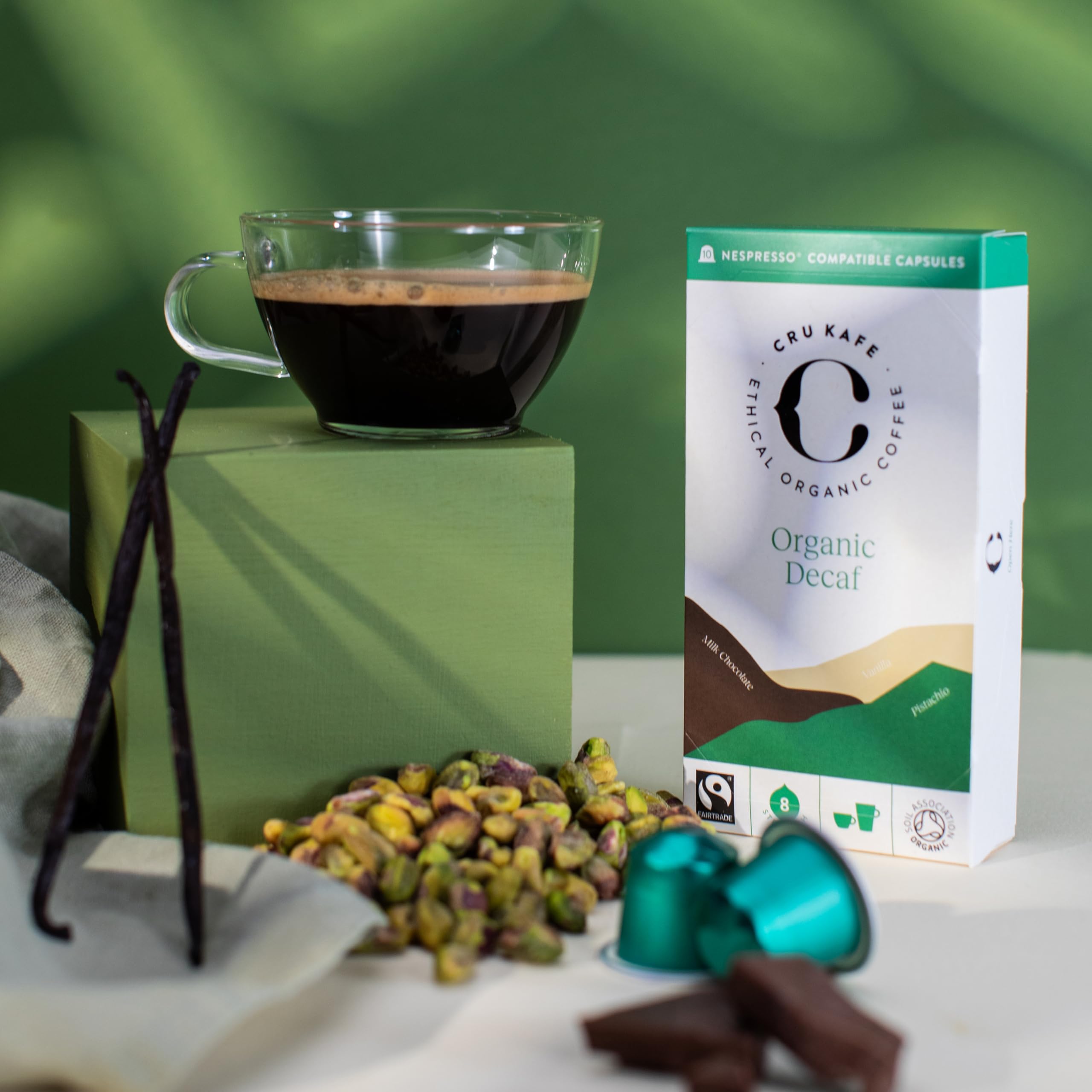 Cru Kafe CO2 decaf method graphic illustrating solvent-free flavor preservation.