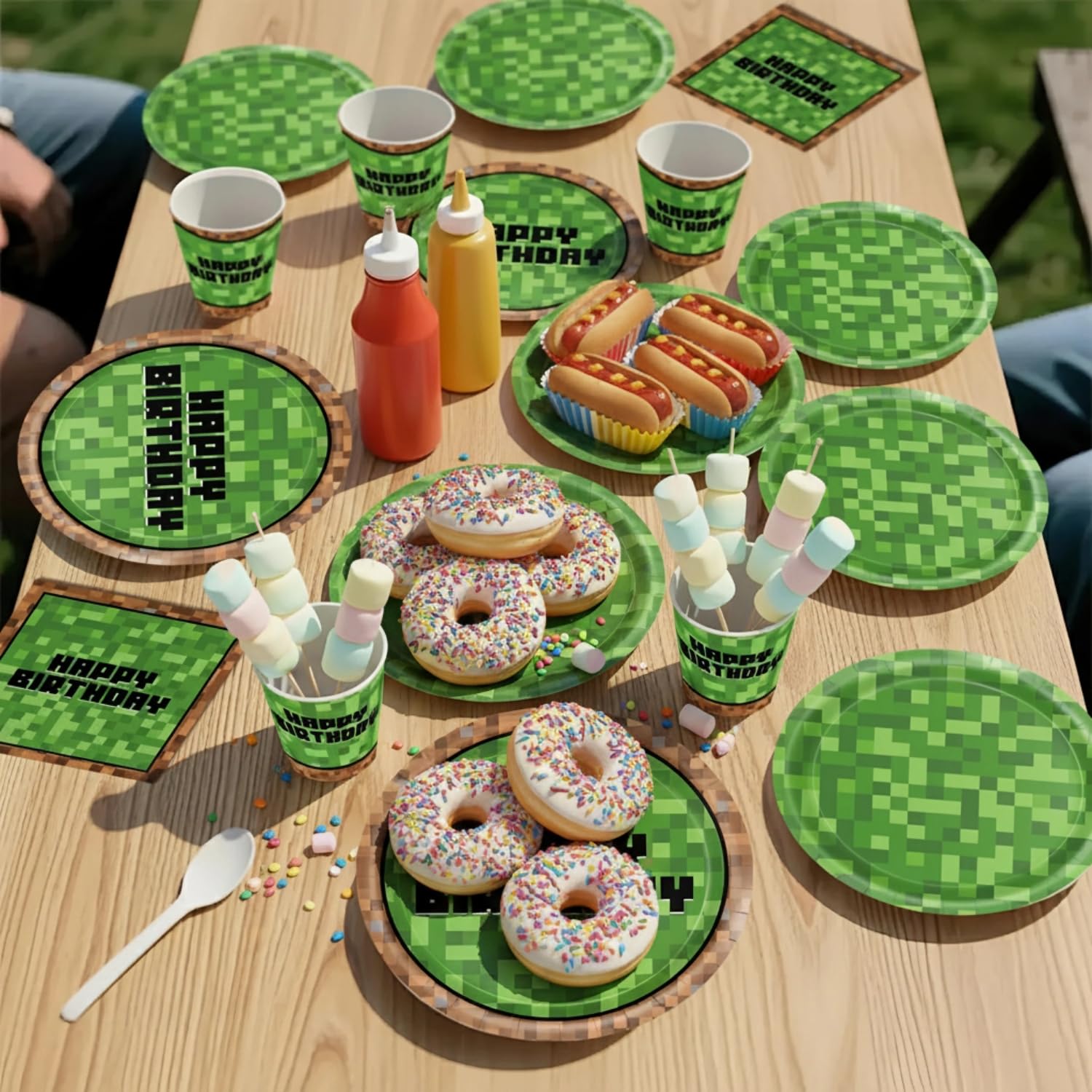 Cutedog pixel knives: sturdy cutlery for safe, quick servings.