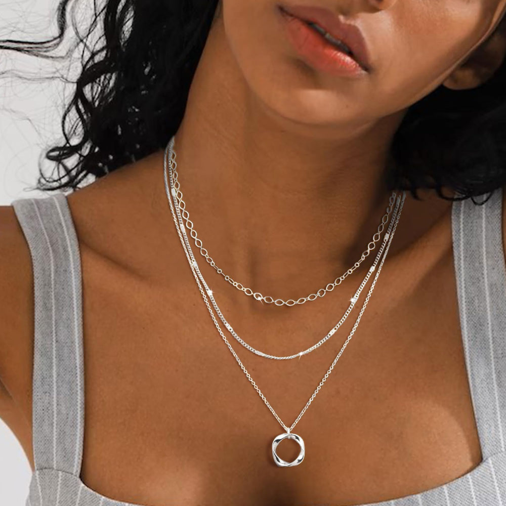 Cuzmly twisted circle pendant necklace adds texture to outfits.