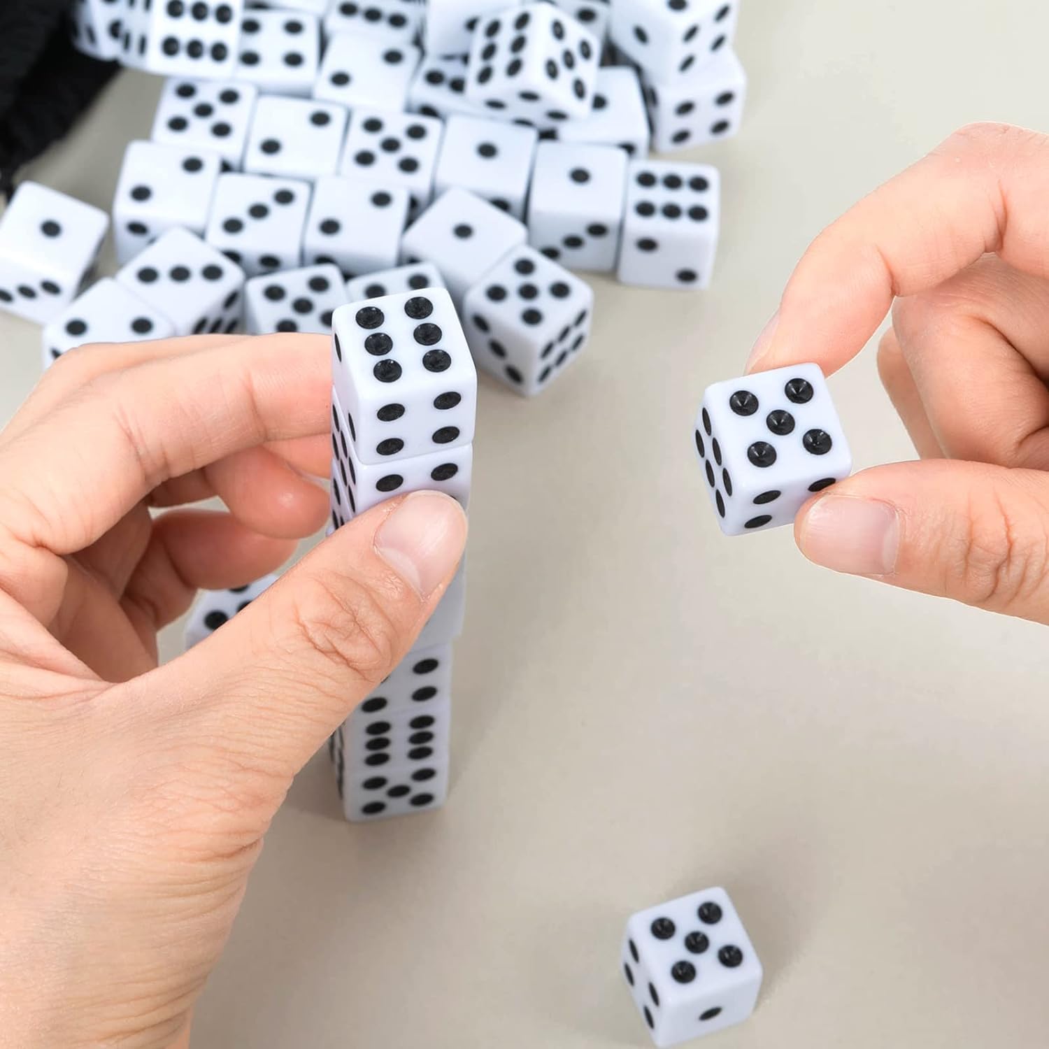 DAGONGREN educational dice set for counting and math practice.