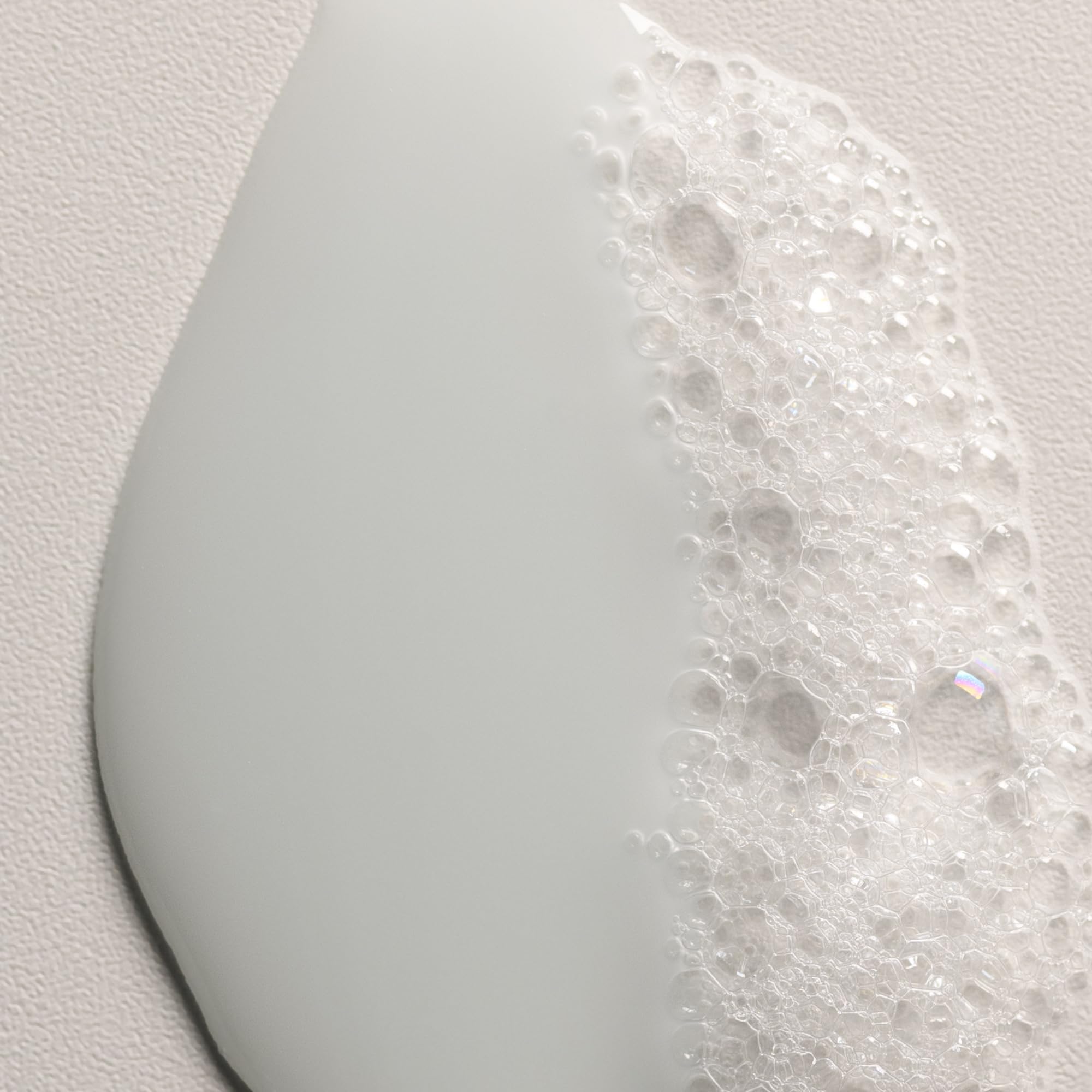 Davines MINU moisturizing hair image emphasizes smoothness and moisture retention.