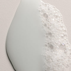 Davines MINU moisturizing hair image emphasizes smoothness and moisture retention.