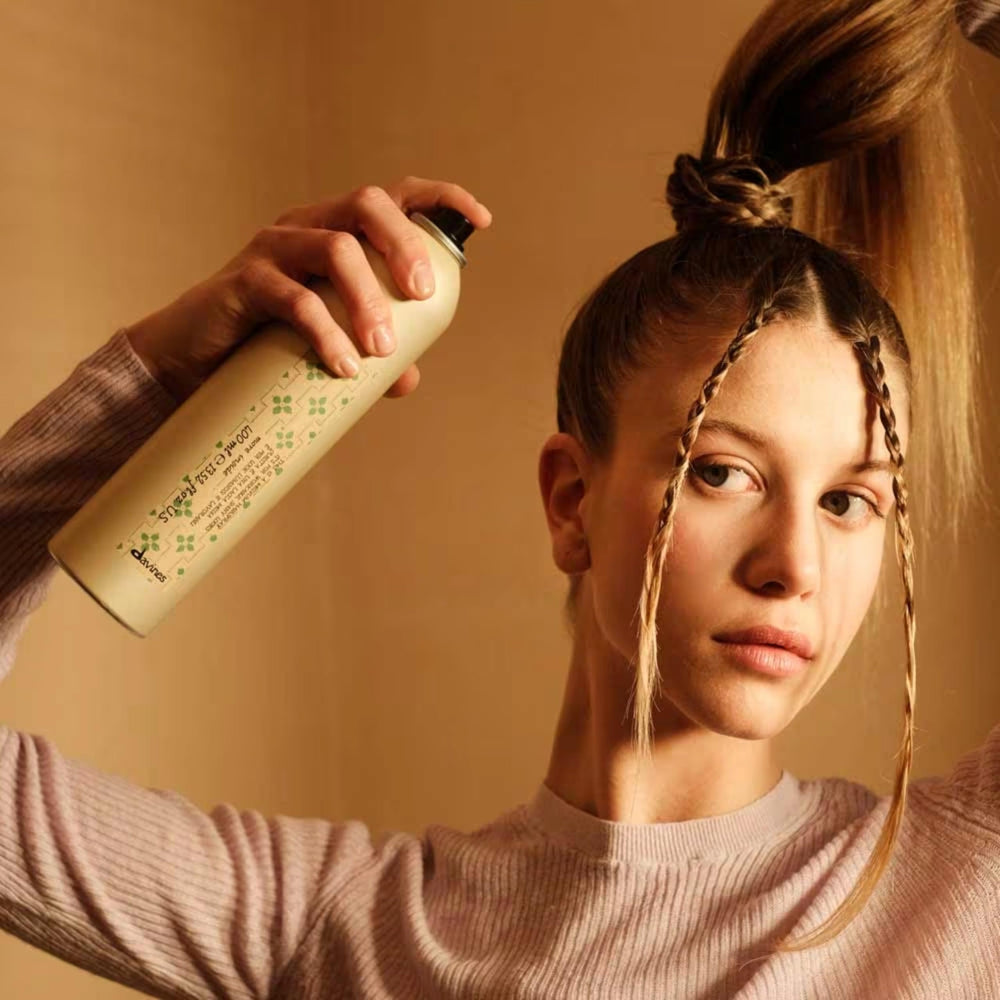 Davines This Is A Medium Hairspray on hair illustration of structured, natural movement.