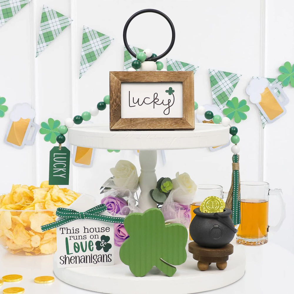 Dazonge Shamrock Sign adds vibrant green accents to mantels and shelves.