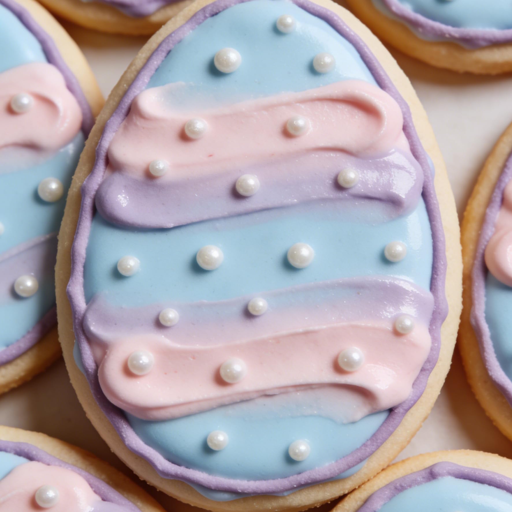Dazzjoy white pearl sprinkles on cookies, boosting holiday dessert appeal.