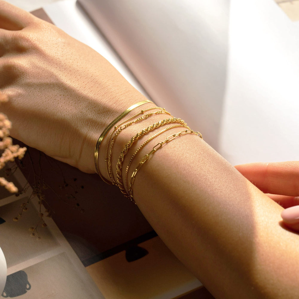 DEARMAY box chain bracelet detail perfect for stacking looks.