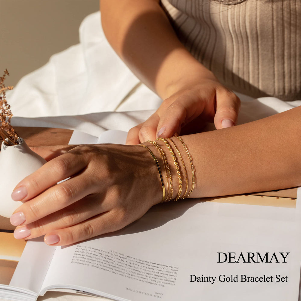 DEARMAY paperclip bracelet close view suitable for daily wear.