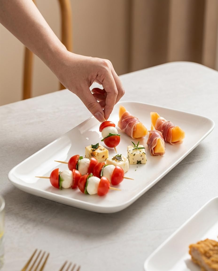 Dellling oven-safe 600°F tray keeps food warm during service.
