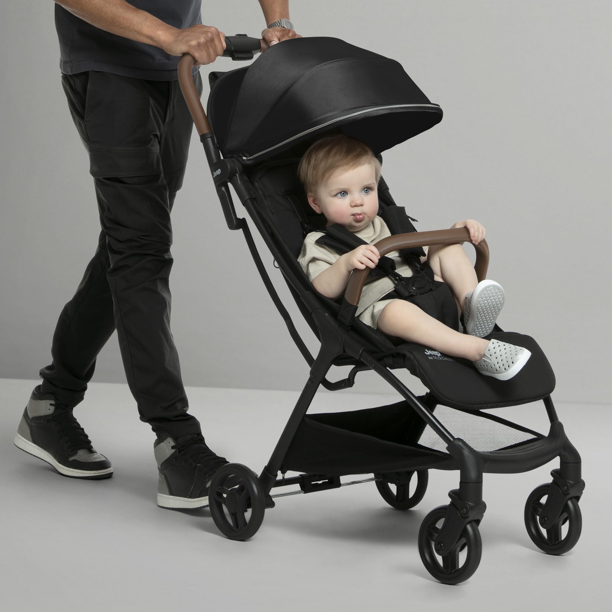 Lightweight design of Delta Children Jeep Altitude for easy lifting