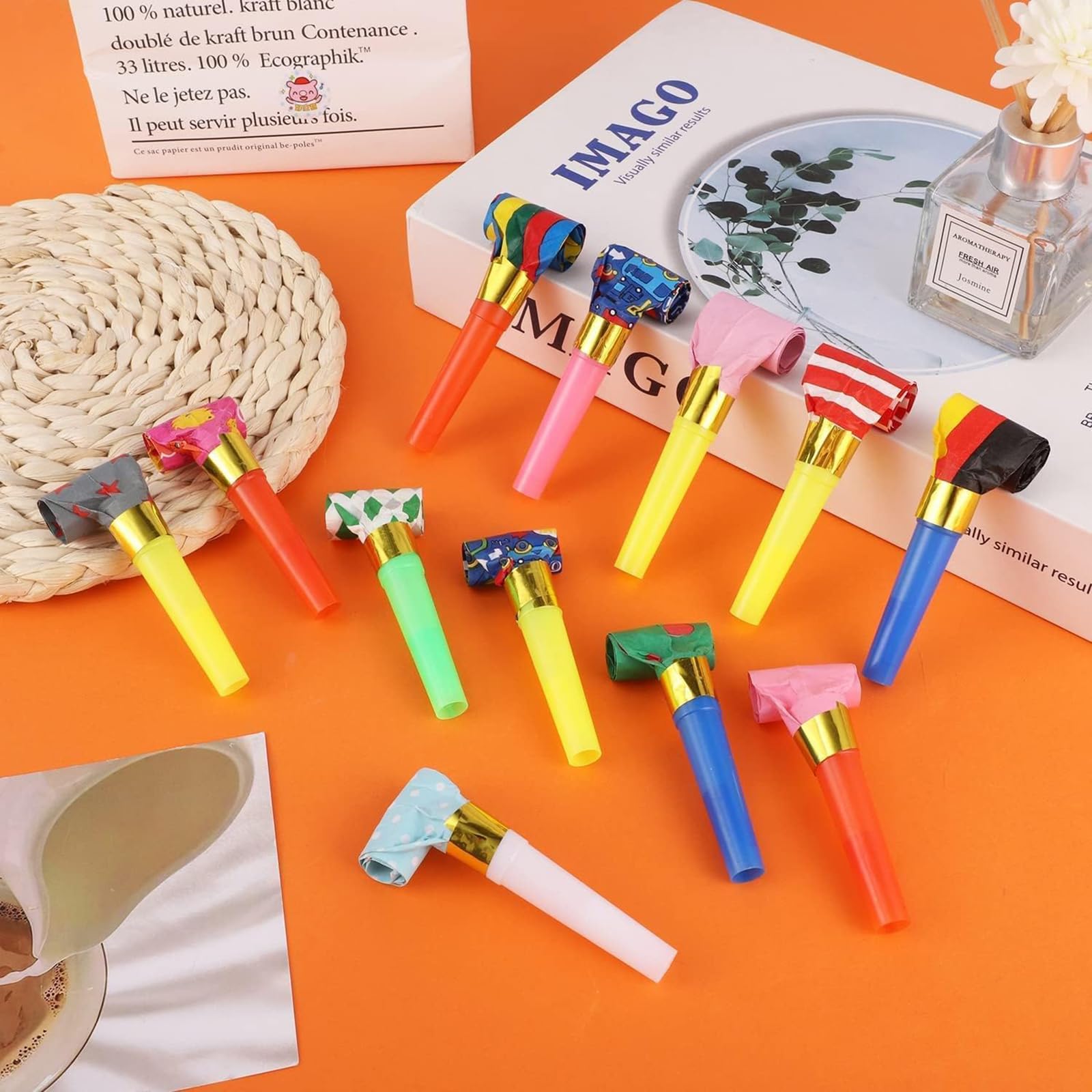 DEMOCRATIDO noisemakers demonstrate stretchable tails that bounce back for repeat cheering.