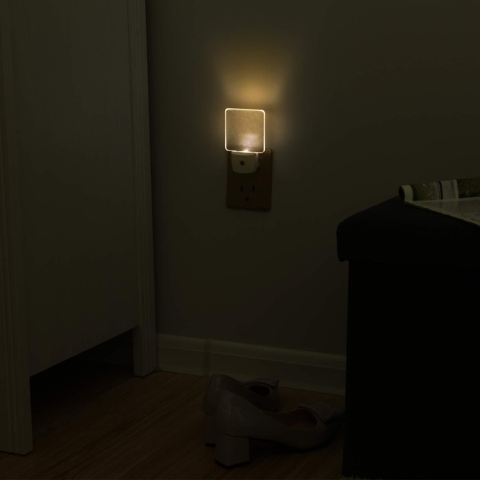 DEWENWILS portable nursery night light ideal for late-night feeds