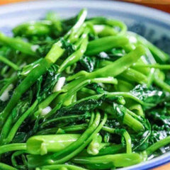 Dichmag Kong Xin Cai garden sowing image showing lush leaves and healthy growth.
