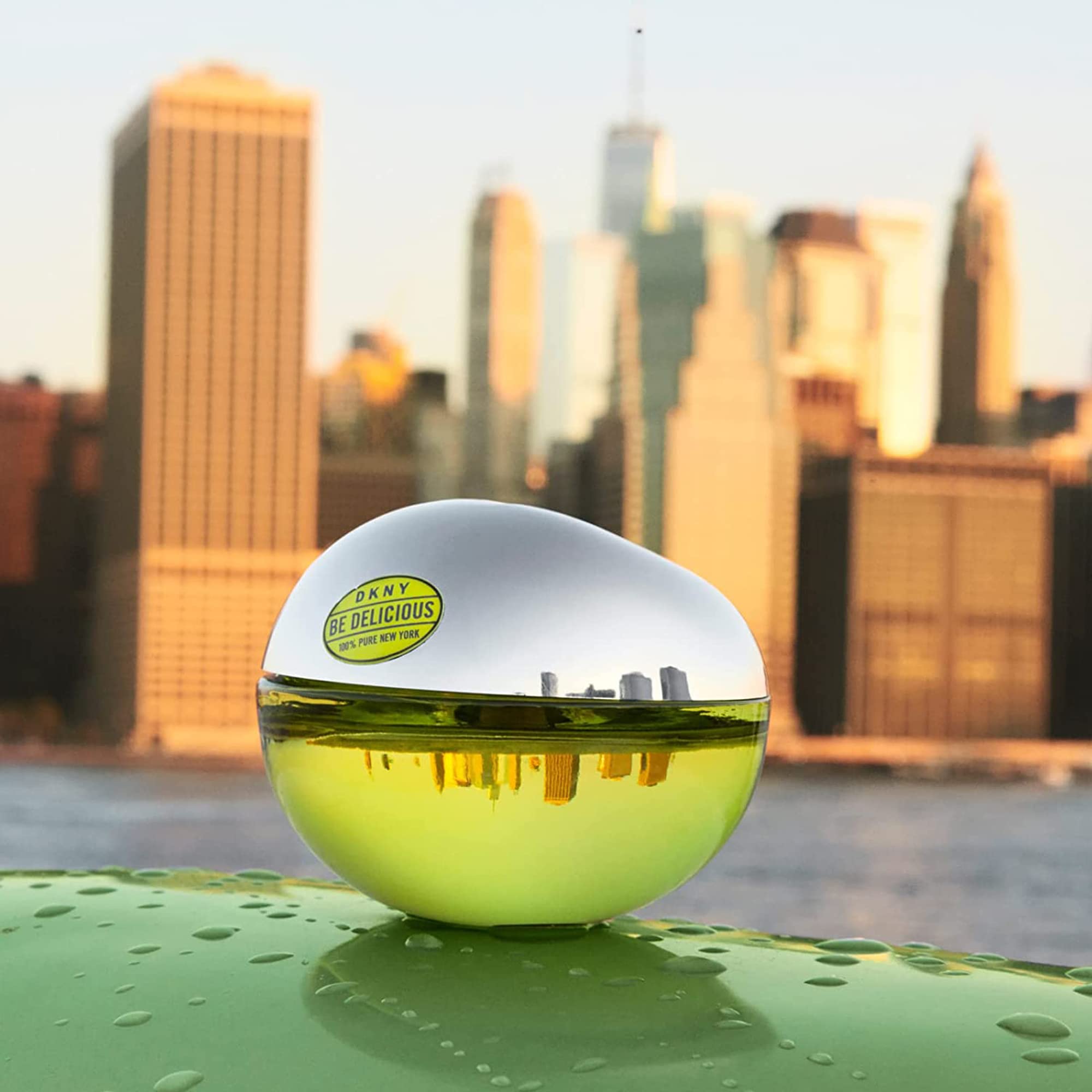 DKNY Be Delicious apple note close-up highlighting juicy fruit character