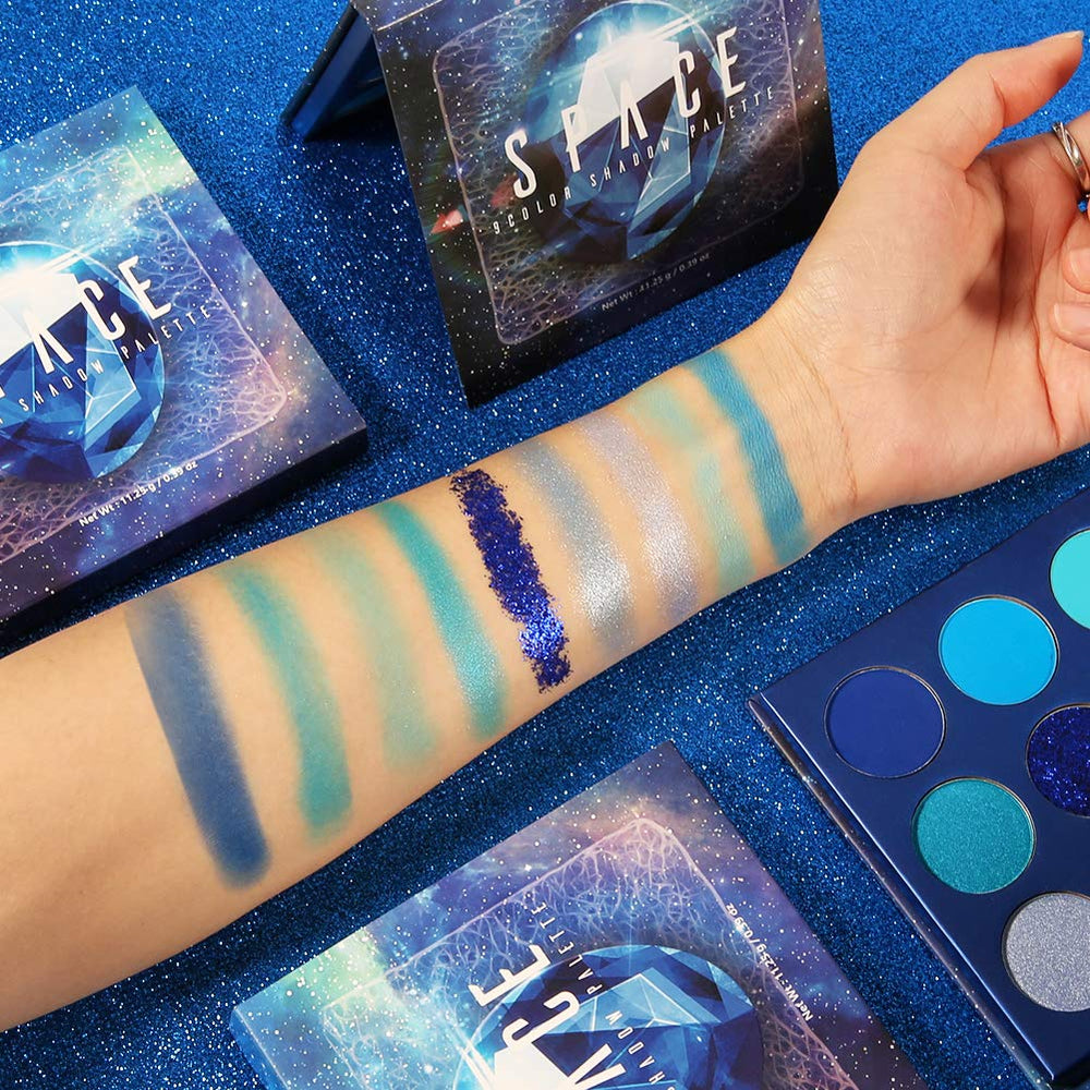 Docolor Eyeshadow Palette blue shimmer shades for luminous highlights.