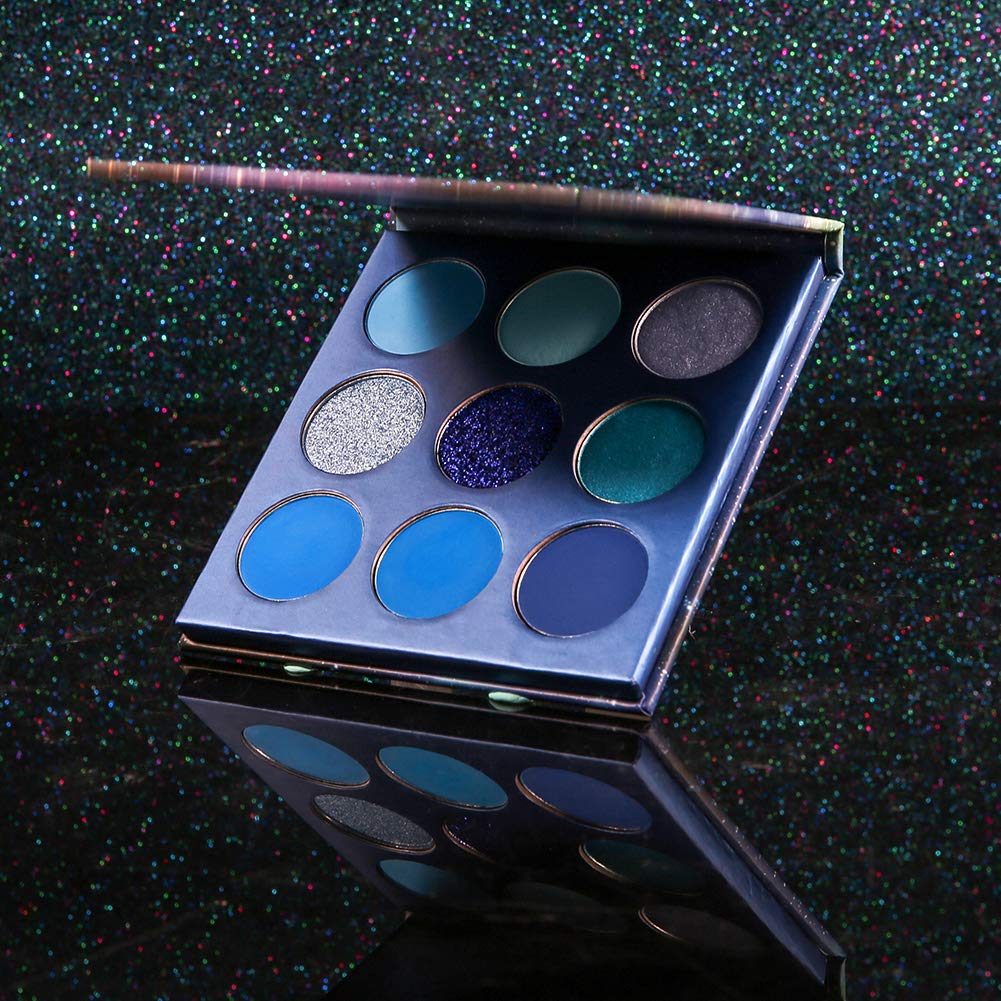 Docolor compact palette fits easily in travel makeup bag.