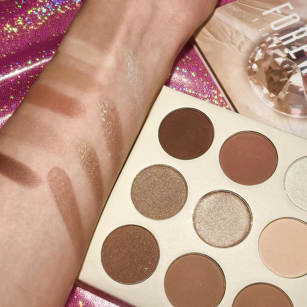 Docolor Subtle blendable mattes deliver soft definition and professional results.