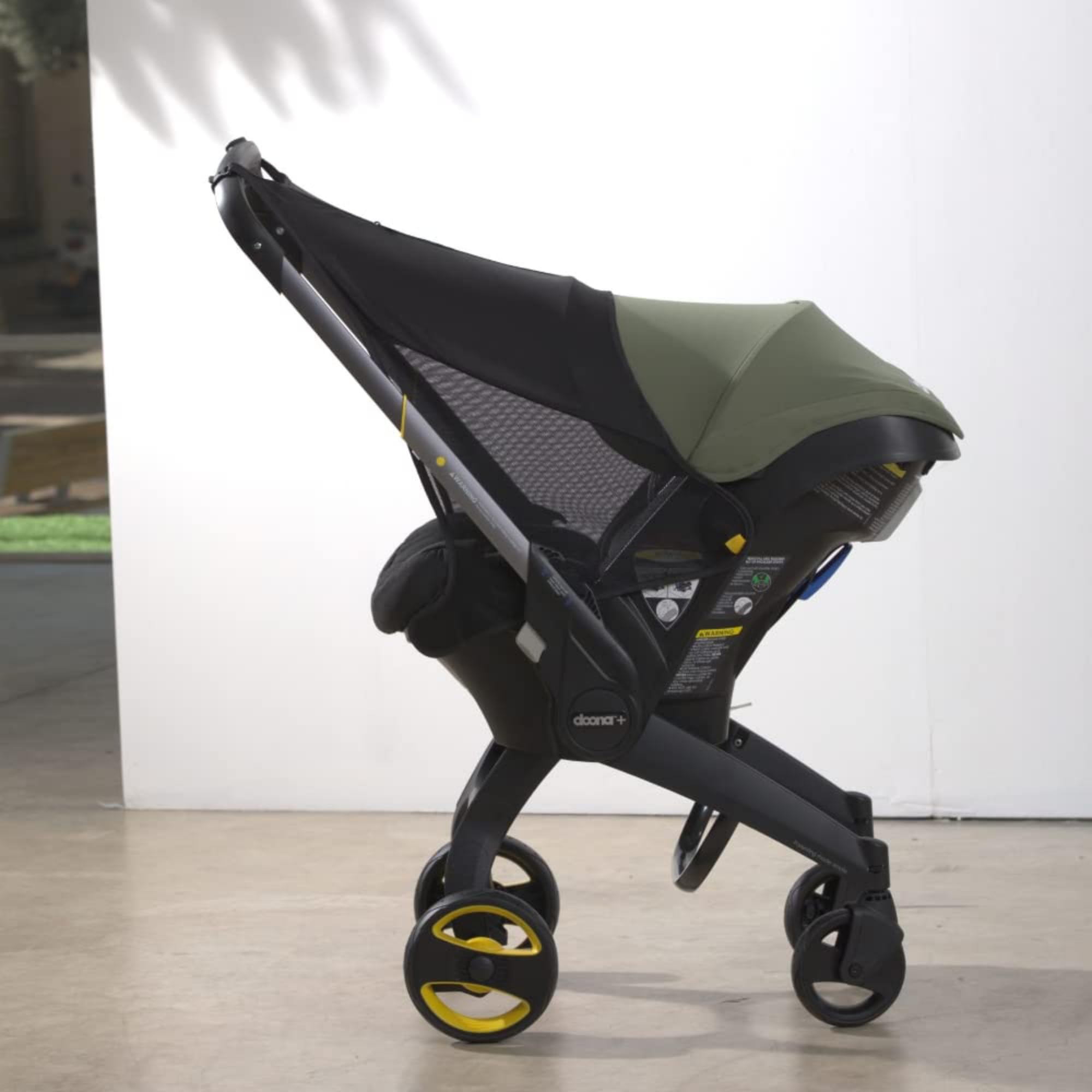 DOONA Sunshade Extension fabric is easy to wipe clean after outdoor use.
