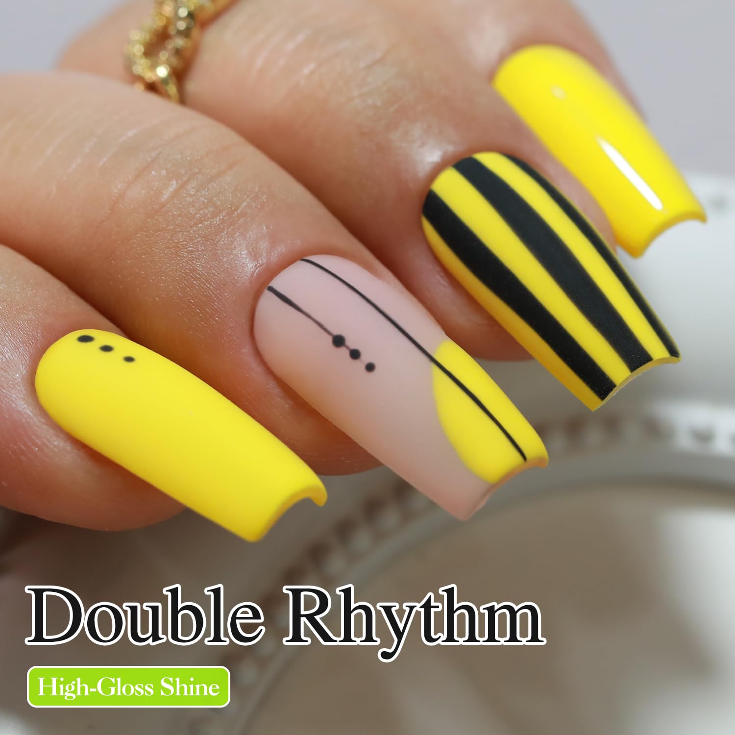 Double Rhythm yellow gel application brush enables smooth, beginner-friendly coating.