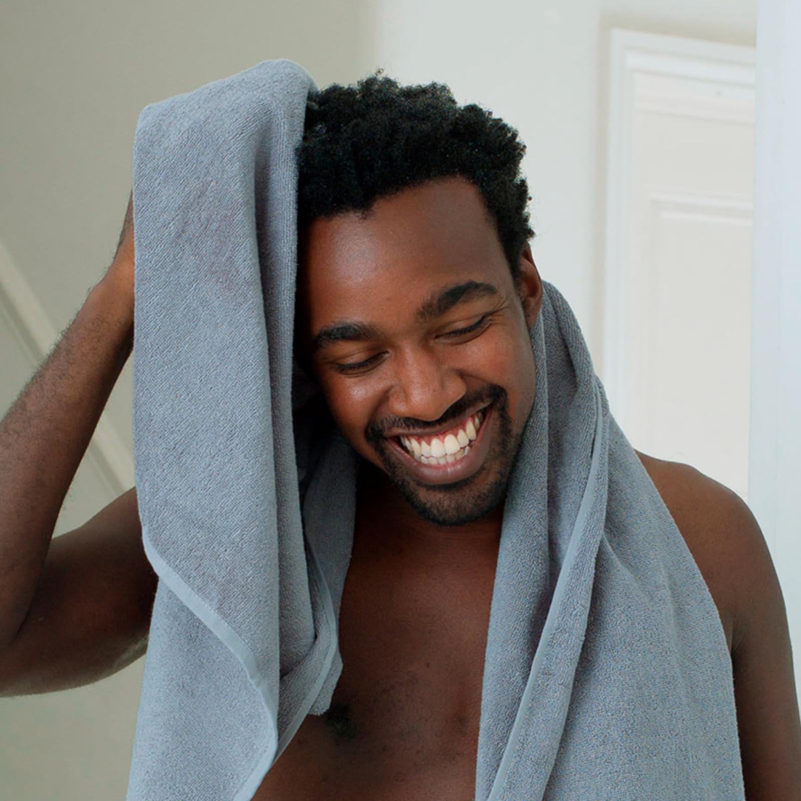 Dove Men+Care Clean Comfort roll-on odor protection shown in action