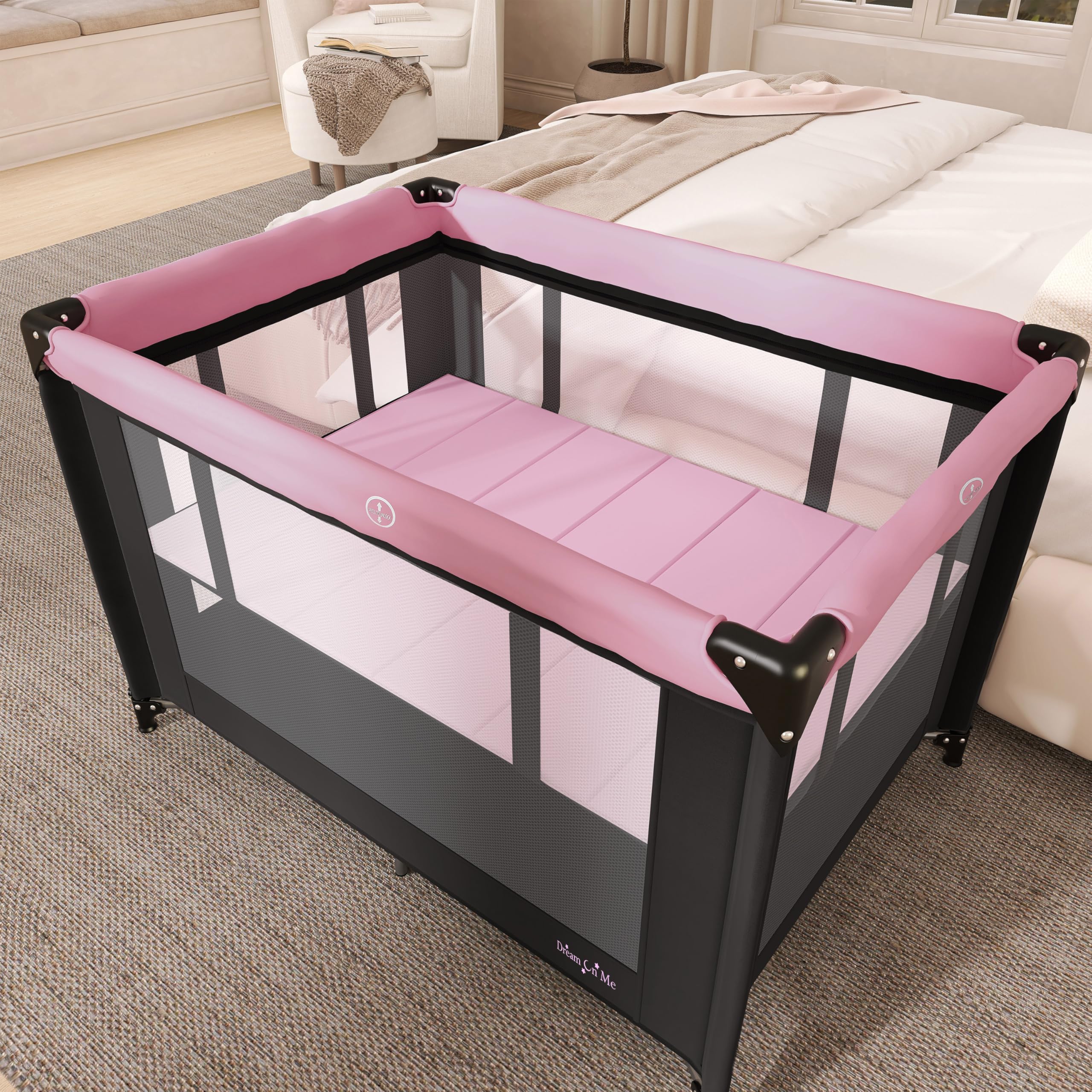 Dream On Me Zazzy folding design for quick, compact storage.