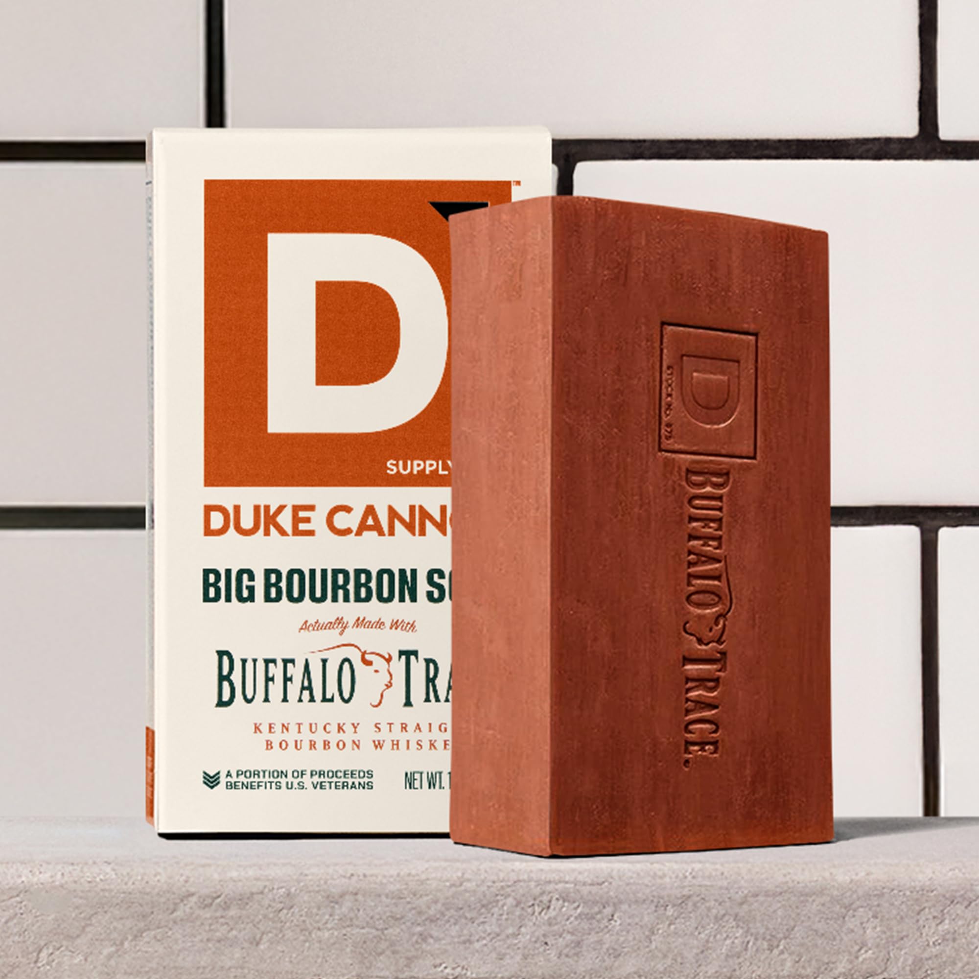 Scent complements daily routines with a confident start.