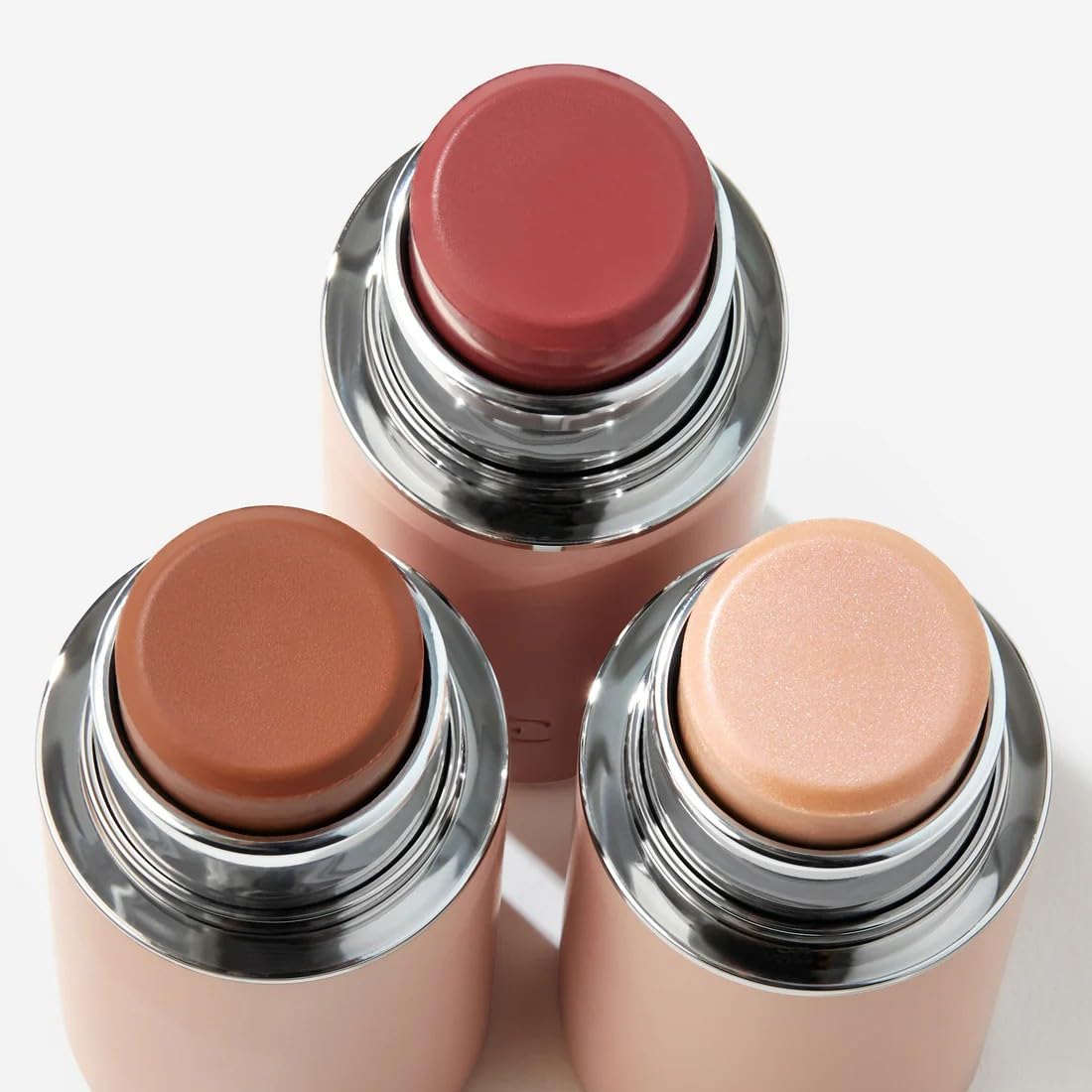 EarthsCure Glow Trio on-the-go makeup set for travel.