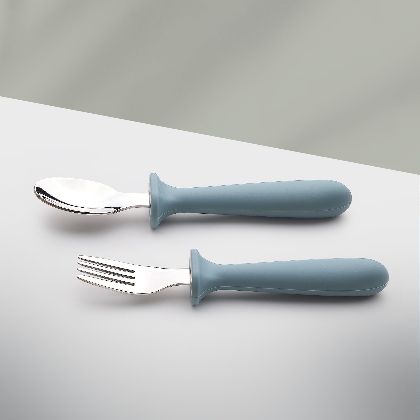 Eascrozn safe toddler forks with no sharp edges for gentle eating.