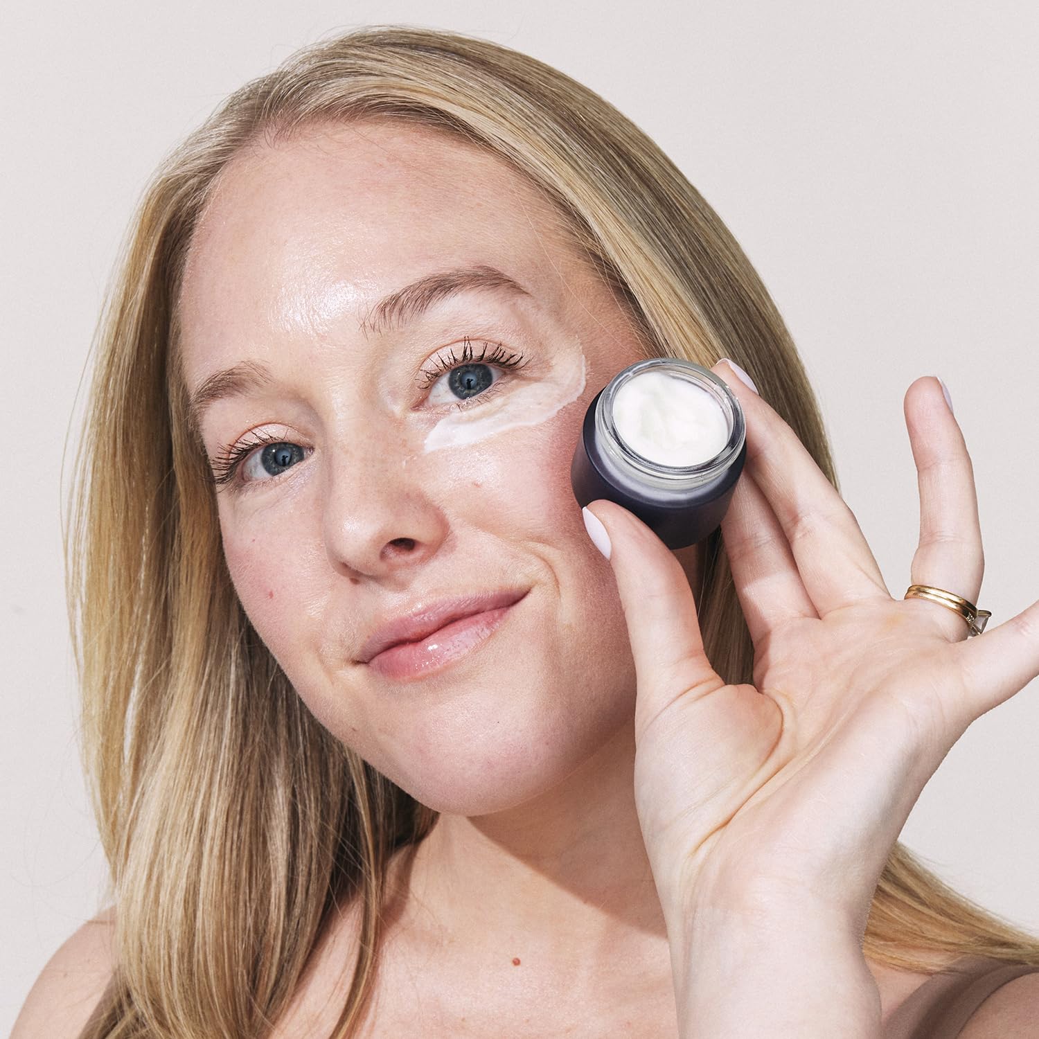 Eight Saints retinol eye-cream label highlights hyaluronic acid and green tea