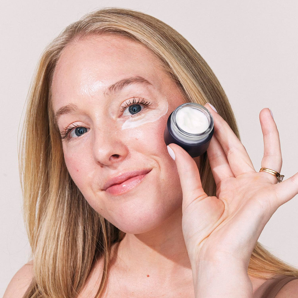 Eight Saints retinol eye-cream label highlights hyaluronic acid and green tea
