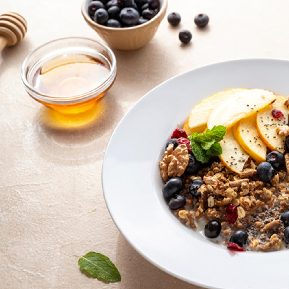 Elan chia walnuts with goji powder sprinkle for a fruity note.