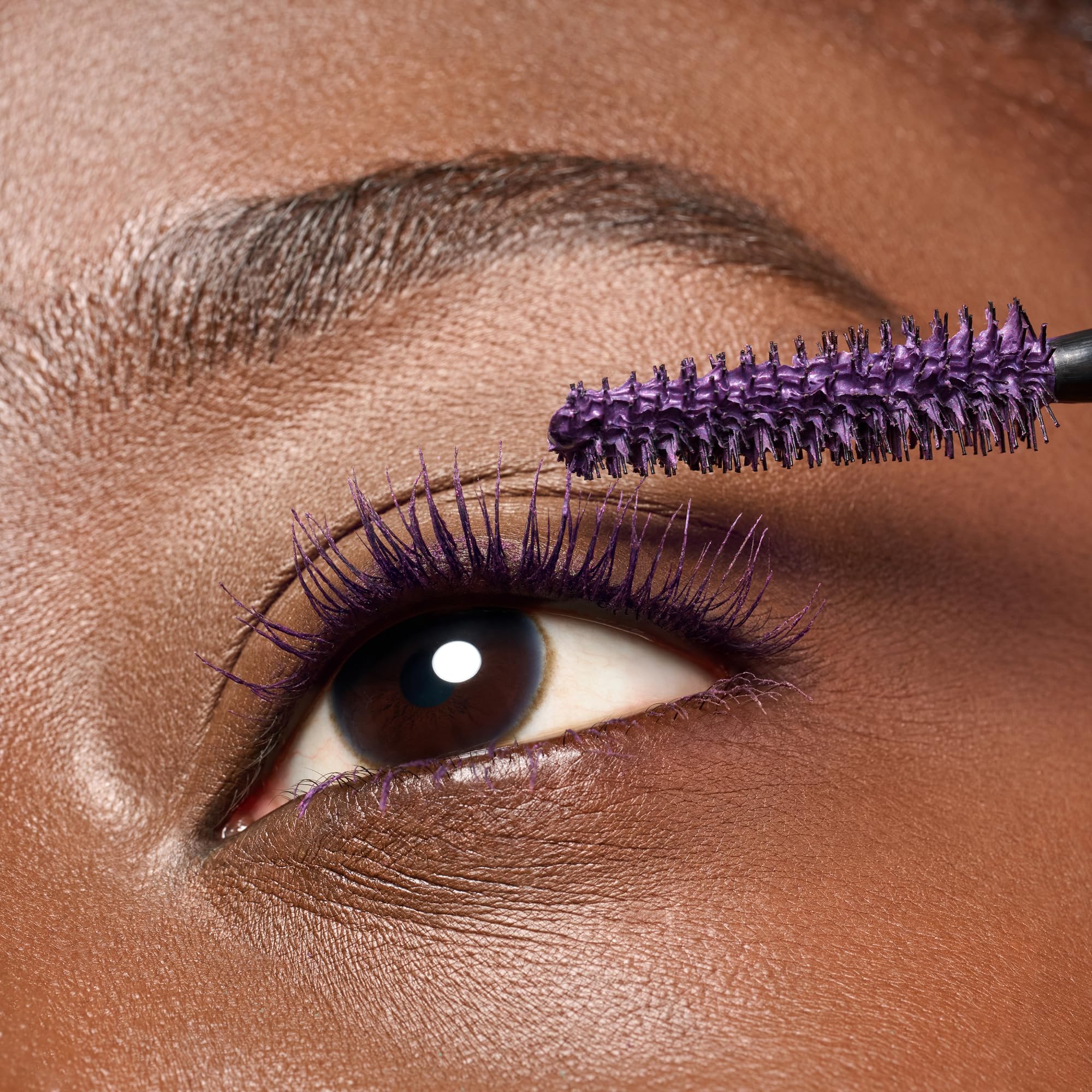 Essence packaging highlights vegan and cruelty-free claim.