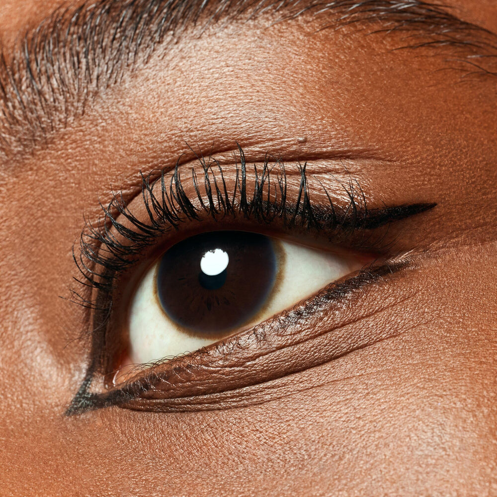 essence Lash Without Limits 01 Extra Black delivers bold, high-contrast lashes