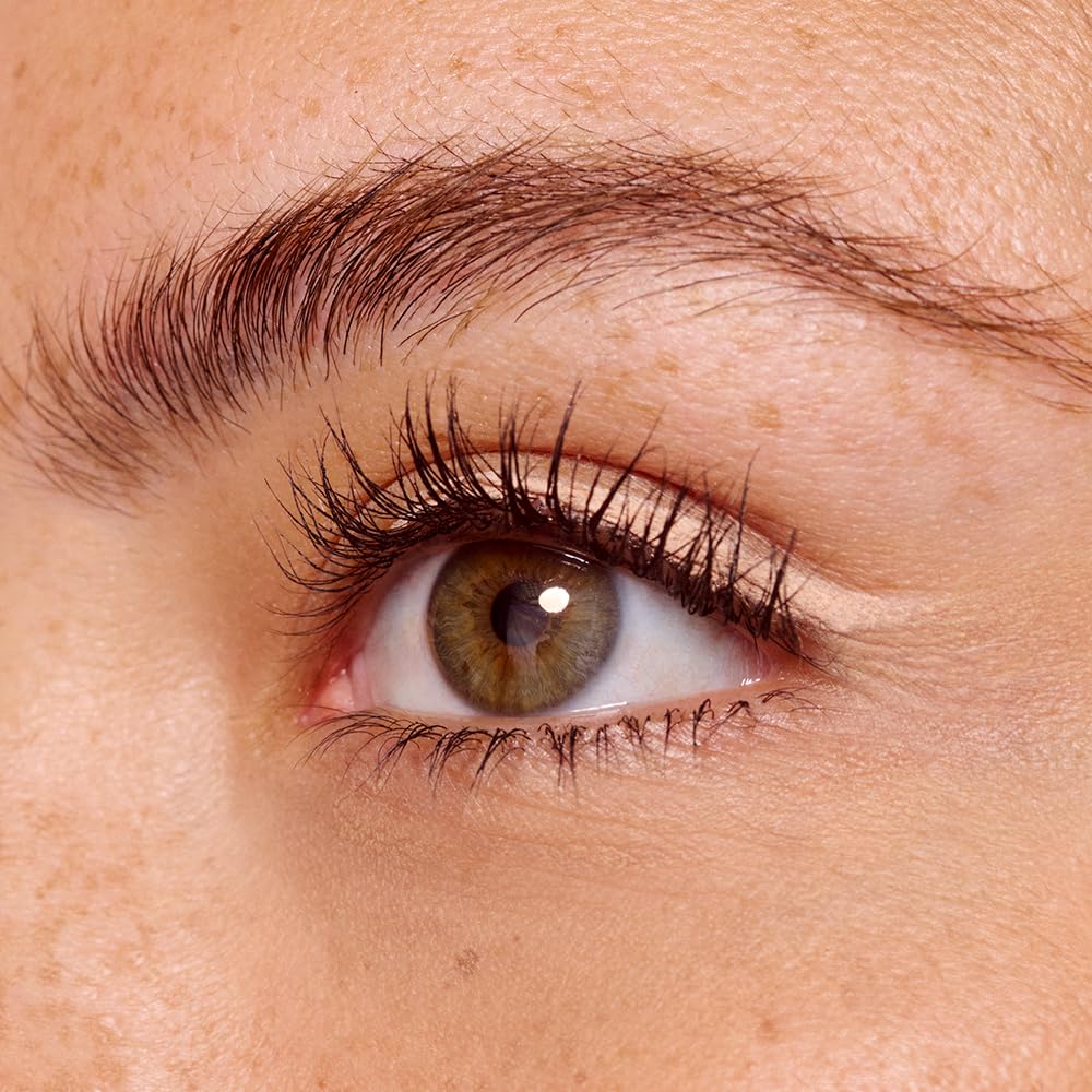 essence Stay and Play Gel Eyeliner application on eye demonstrates precise liner control.