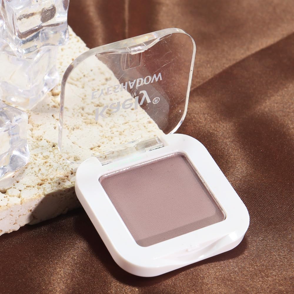 evpct Compact Travel-Friendly packaging enables easy touch-ups on the go.