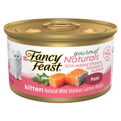Fancy Feast Gourmet Naturals chaton pâté saumon Alaska, texture onctueuse adaptée à l'alimentation quotidienne.