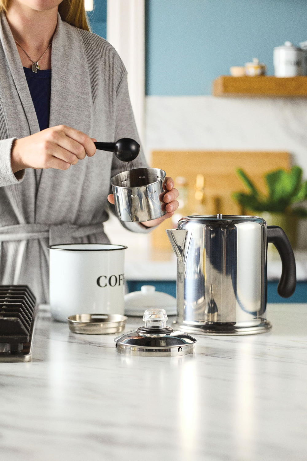 Farberware Yosemite interior stainless for neutral taste preservation