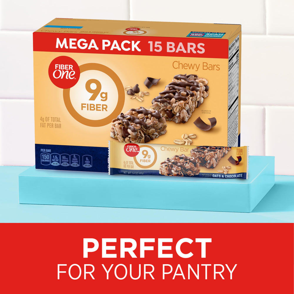 Close-up of chocolate drizzle on Fiber One Oats & Chocolate bar.