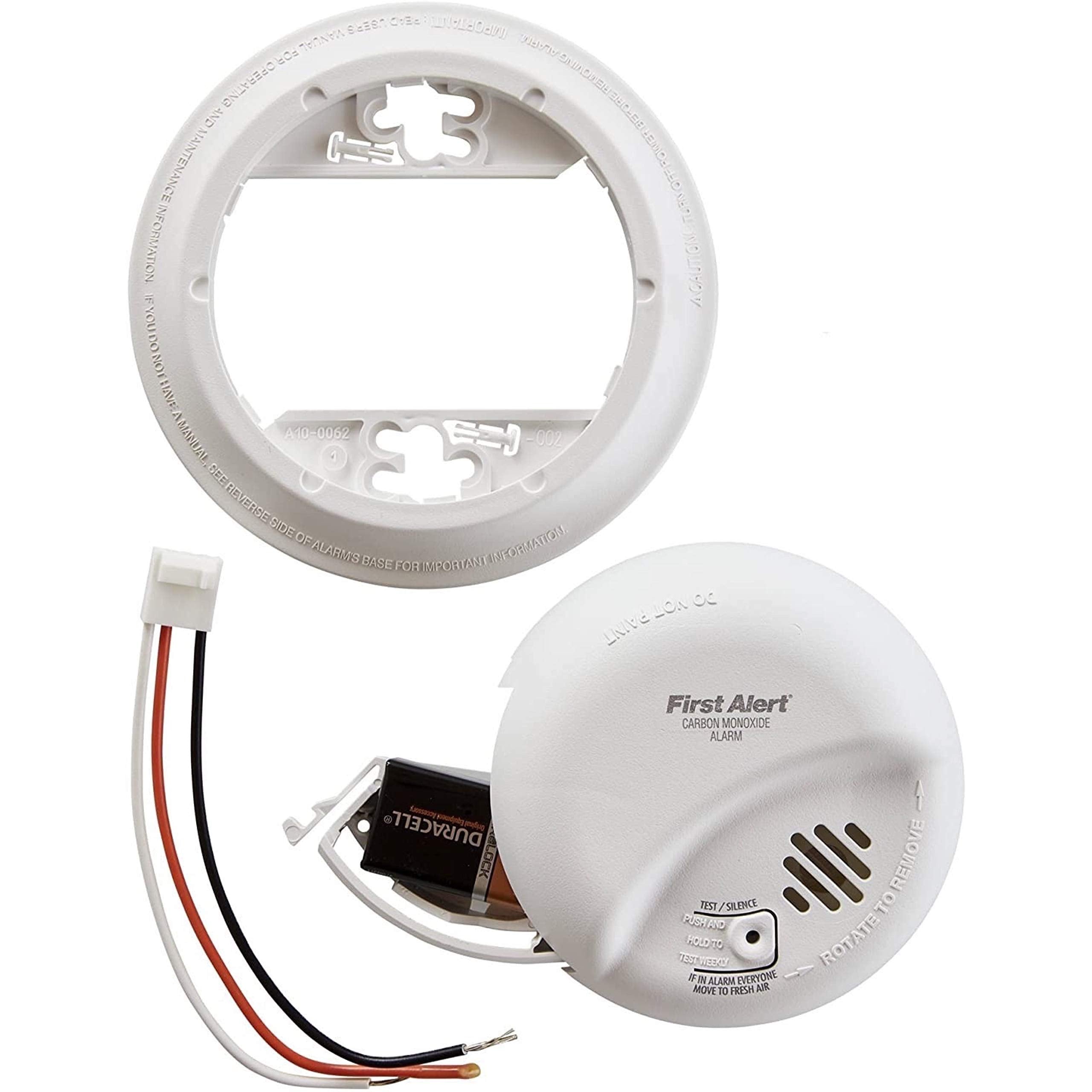 First Alert CO5120BN tamper-resistant mounting bracket secures the unit.