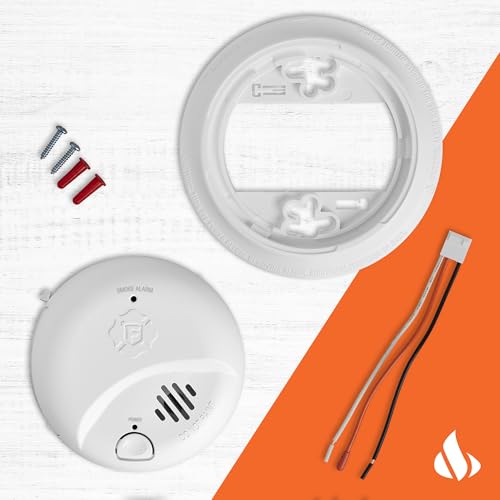 First Alert SMI105-AC battery backup icon highlights ten-year outage protection.
