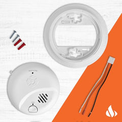 First Alert SMI105-AC battery backup icon highlights ten-year outage protection.