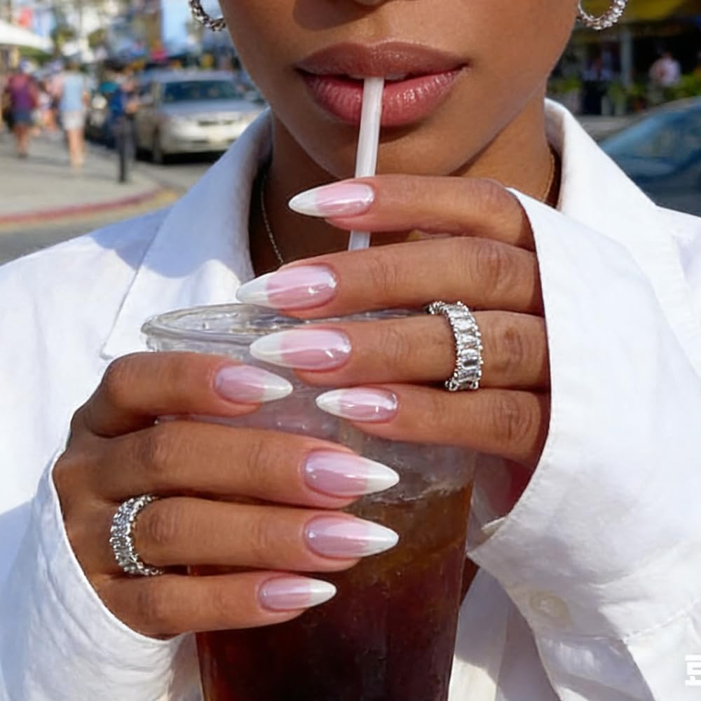 FJSMTOPl French tip press-on nails for an elegant evening look