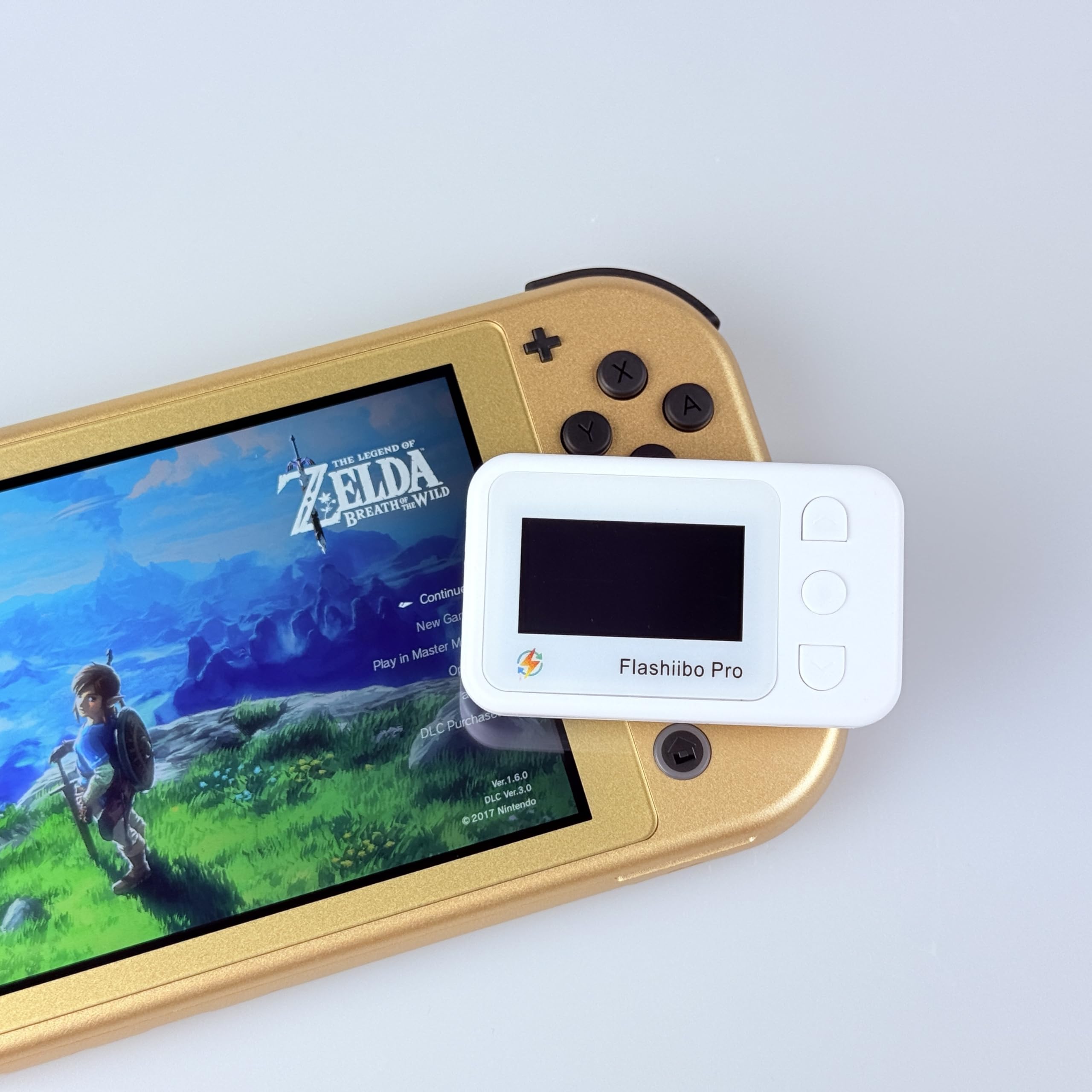 Flashiibo Pro NFC Emulator battery indicator highlights long-lasting power.