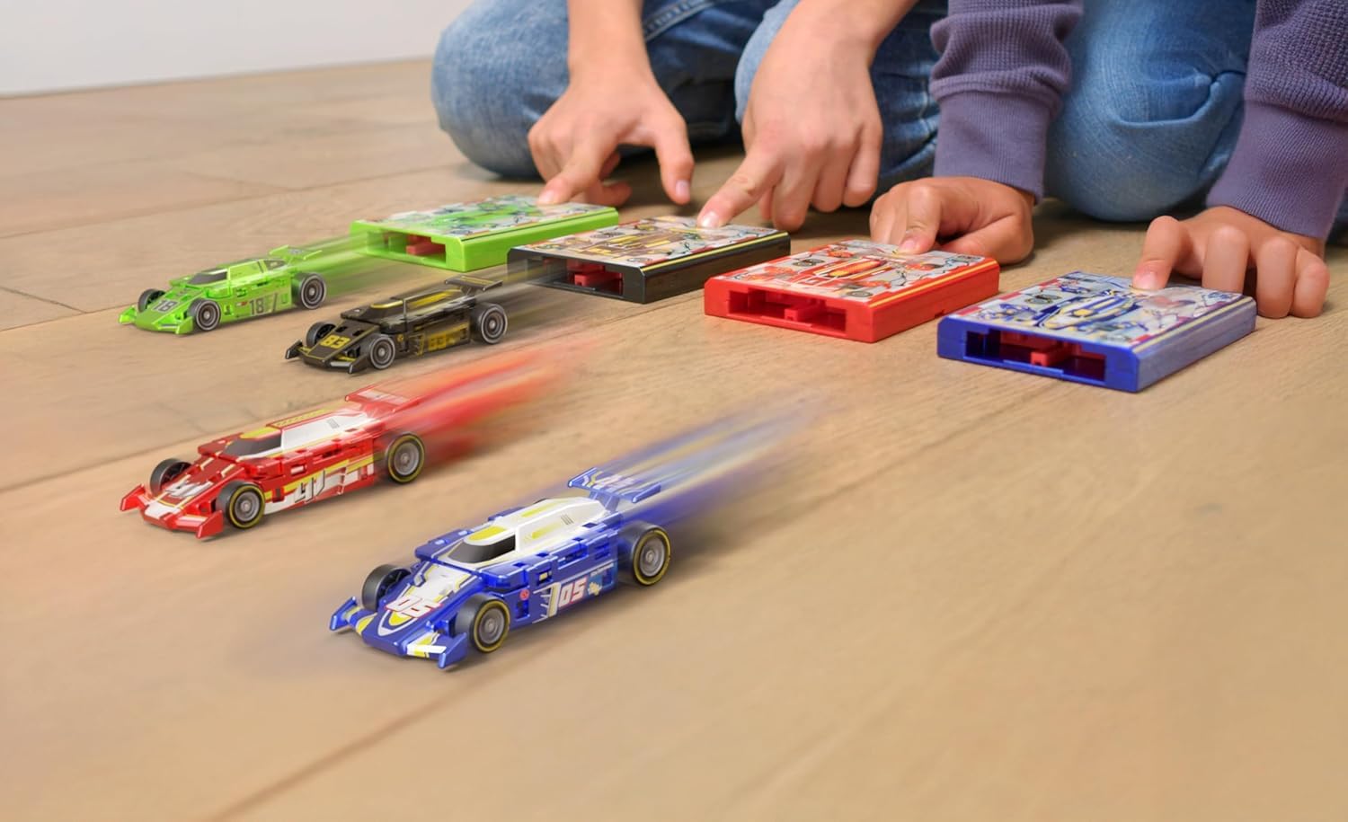 FLAT 2 FAST racer with real rubber tires for confident grip during races