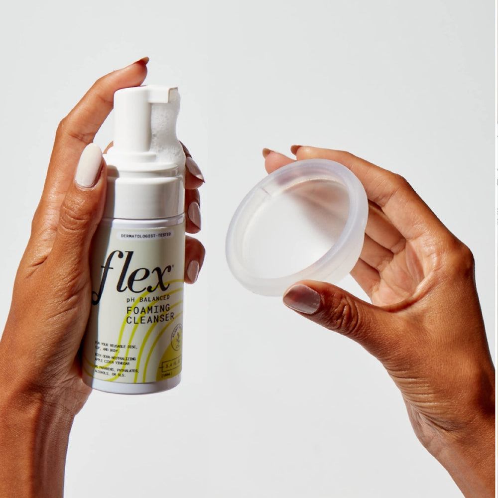 Flex Foaming Cleanser with apple cider vinegar offers light odor neutralization and freshness.