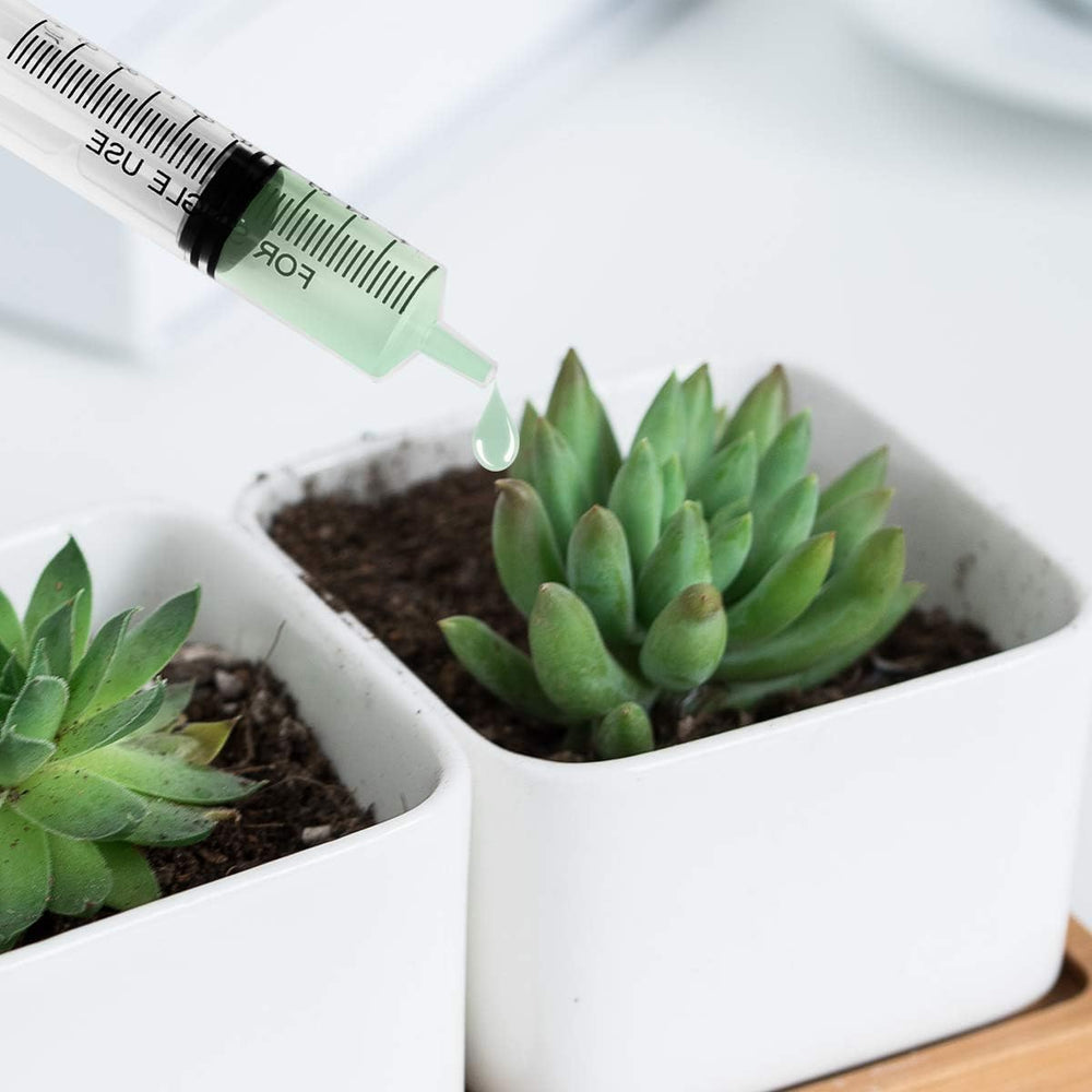 Foosi 10ml syringe showing clear residual liquid for accurate dispensing.