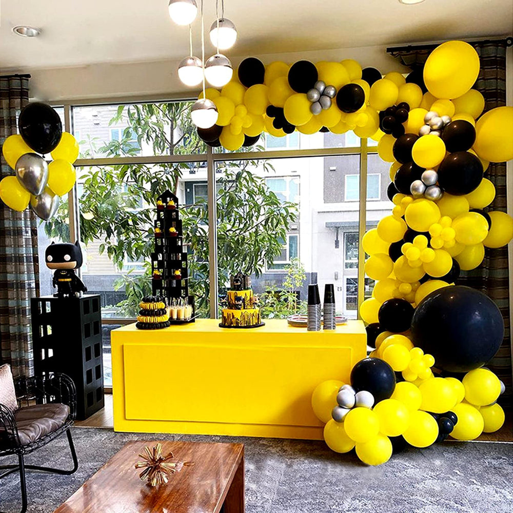 Balloon garland idea using FOTIOMRG yellow balloons